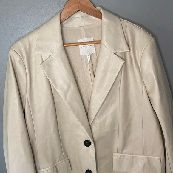 NWT Avec Les Filles Faux Leather Structured Boyfriend Blazer Cream Beige - Picture 4 of 12